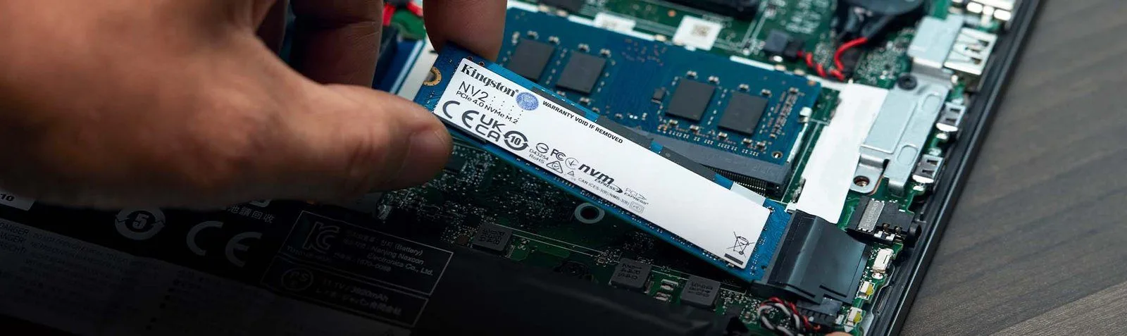 قرص SSD داخلي Kingston NV2 سعة 2TB نوع M.2 2280 NVMe PCIe 4.0 بسرعة حتى 3500 ميجابايت/ث