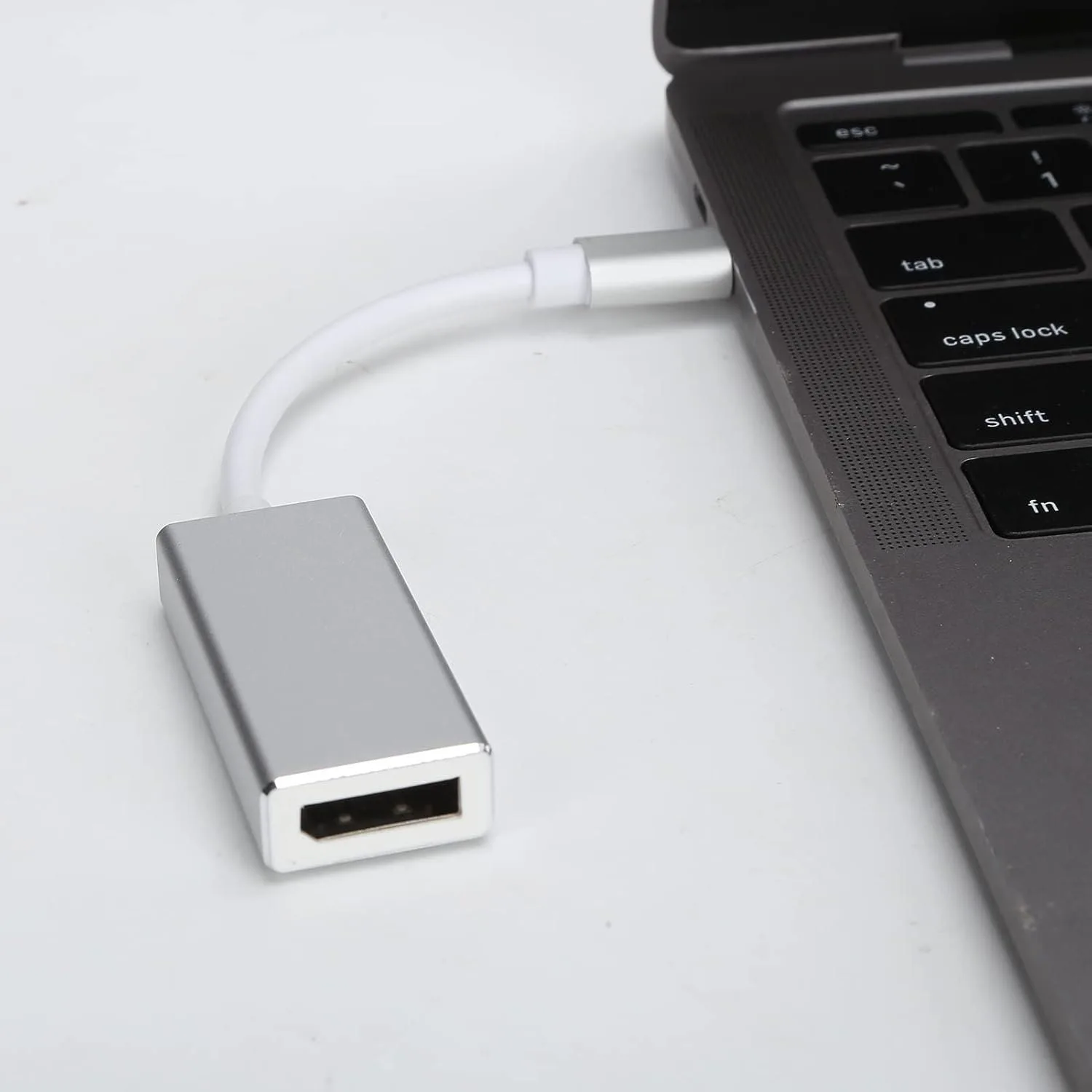 محوّل AYTC من USB-C إلى DisplayPort